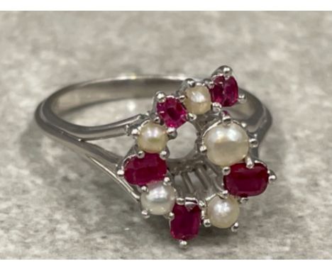 18ct white gold 1960s ruby and pearl ring 6.1g size R