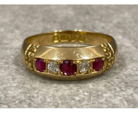 18ct gold ruby and diamond ring size N 2.9g