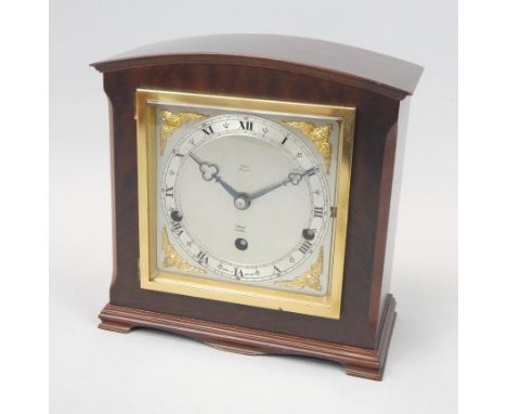 A 20thC Elliott mantel clock, in a walnut case, the silvered dial signed Usher Lincoln and also with the maker's details, Wes