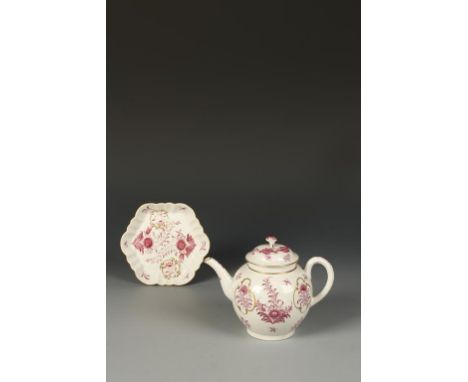 AN 18TH CENTURY WORCESTER PORCELAIN TEAPOT, COVER AND STAND, with painted puce floral sprays, on open ground and within scrol