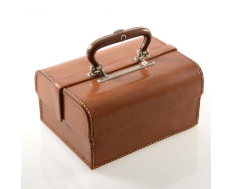 A tan leather jewellery case with lift out tray, metal clasp to top with Patent Ang Deutchland Oesterreich, Engl Frankreich H