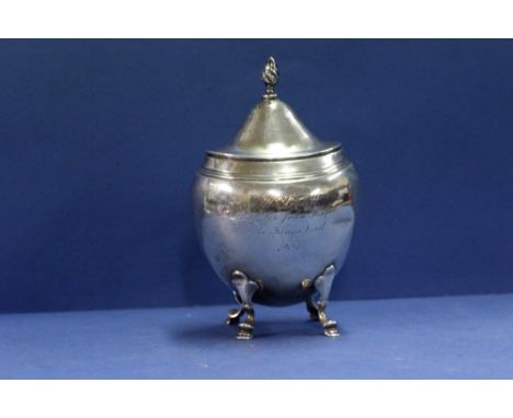 A Georgian style silver tea caddy, by George Nathan & Ridley Hayes, Chester 1902, 12cm,  134g, engraved inscription 'Mr Lovat