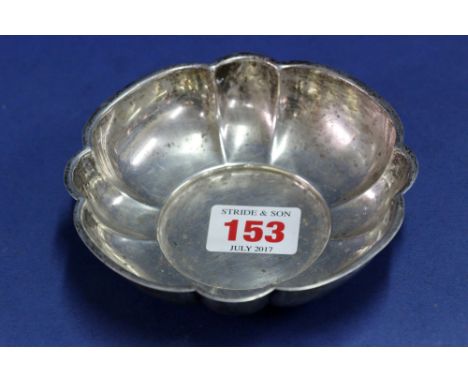 A lobed silver pin dish, by C.B & S, Sheffield 1933, 11.7cm, 80g.