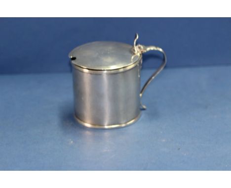 A George III silver mustard pot, by John Robertson, Newcastle, 6cm, 104g.   Condition Report:  Repaires to handle, no liner.