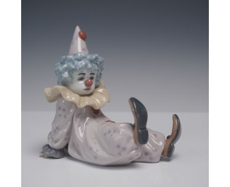 Adorable Lladro porcelain figurine titled Tired Friend, model number 1005812, sculpted by Antonio Ramos. Issued in 1991, this