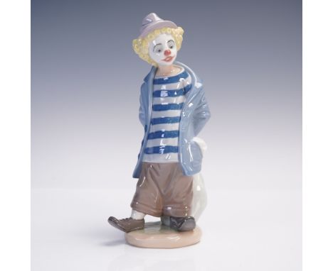 Lladro porcelain figurine titled Little Traveler, model number 1007602, designed by sculptor Juan Huerta. Issued in 1986, thi