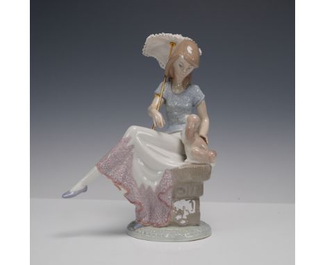 A charming Lladro porcelain figure titled Picture Perfect (#01007612), designed by renowned sculptor Juan Huerta and first is