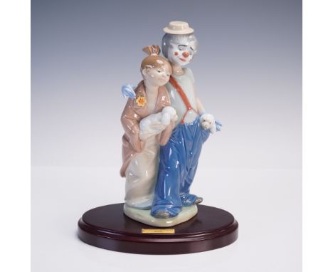Charming Lladro porcelain figurine titled Pals Forever, model number 1007686, sculpted by Juan Huerta and issued in 2000 as p