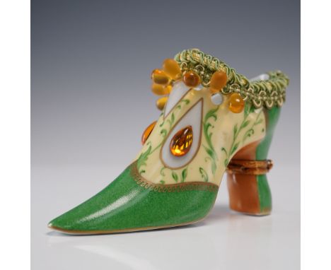 Hand-painted in Limoges, France, this porcelain shoe box by Fiona Saunders features an ornate teardrop and vine motif in rich