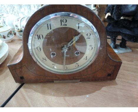 An early to mid 20th century mantel clock