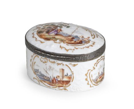 A German porcelain snuff box, possibly Fürstenberg, circa 1760Decorated with foliate scrollwork and cartouches in relief encl