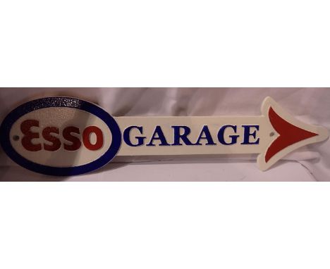 Cast iron Esso garage arrow, L: 40 cm. P&amp;P Group 2 (£18+VAT for the first lot and £3+VAT for subsequent lots) 