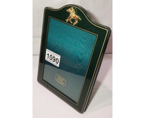 Enamel picture frame with gold plated fittings, 15 x 10 cm. P&amp;P Group 1 (£14+VAT for the first lot and £1+VAT for subsequ