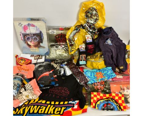 A QUANTITY OF ASSORTED STAR WARS CLOTHING, BAGS AND ACCESSORIES, to include t shirts, socks, tie, beach towel, flannels, asso