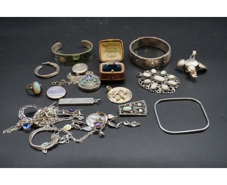 A group of silver and .925 jewellery, to include opal set items. 