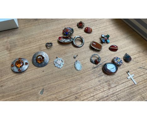  Sale Item:    BOX BROOCHES &amp; CAIRNGORMS ETC (AF)  Vat Status:   No Vat   Buyers Premium:  This lot is subject to a Buyer