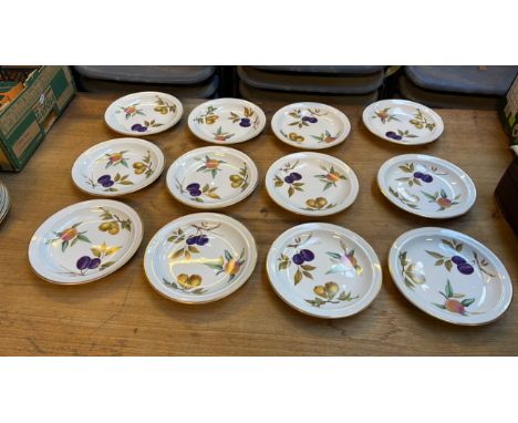  Sale Item:    12 ROYAL WORCESTER EVESHAM 9" PLATES  Vat Status:   No Vat   Buyers Premium:  This lot is subject to a Buyers 