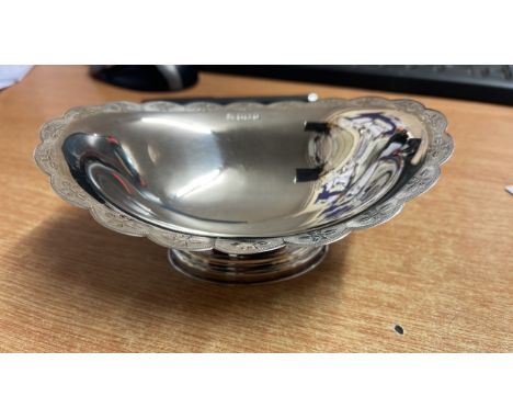  Sale Item:    OVAL SILVER DISH BIRMINGHAM 1970   Vat Status:   No Vat   Buyers Premium:  This lot is subject to a Buyers Pre