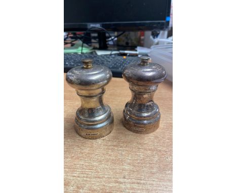  Sale Item:    SILVER SALT &amp; PEPPER (APPROX WEIGHT 395 GR)  Vat Status:   No Vat   Buyers Premium:  This lot is subject t
