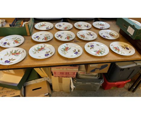  Sale Item:    14 ROYAL WORCESTER EVESHAM 10" PLATES  Vat Status:   No Vat   Buyers Premium:  This lot is subject to a Buyers