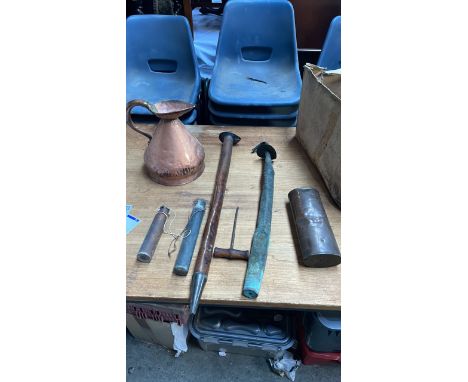  Sale Item:    BOX WHISKY DOGS JUG ETC (AF)   Vat Status:   No Vat   Buyers Premium:  This lot is subject to a Buyers Premium