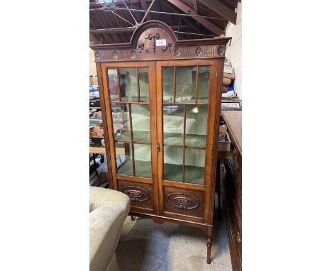  Sale Item:    MAHOGANY DISPLAY CABINET   Vat Status:   No Vat   Buyers Premium:  This lot is subject to a Buyers Premium of 