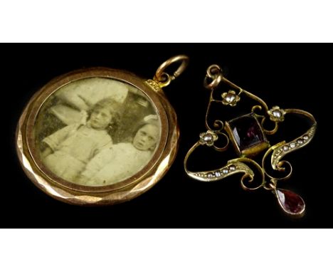 An Art Nouveau pendant and a gilt metal pendant, the Art Nouveau pendant set with amethyst and seed pear, yellow metal, marke