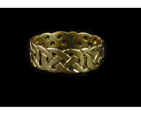 A 9ct gold dress ring, of cross and pierced design, ring size Y, 5.1g all in. 