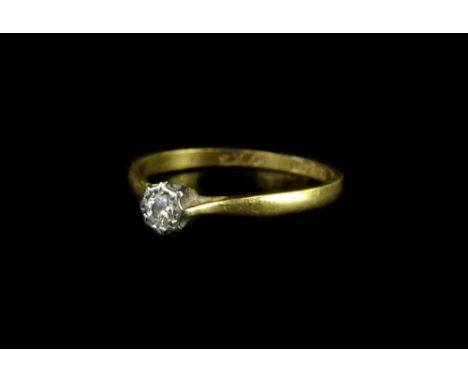 A diamond solitaire ring, with round brilliant cut diamond, approx 0.2cts, in a rub over platinum settings, on gold band, mar