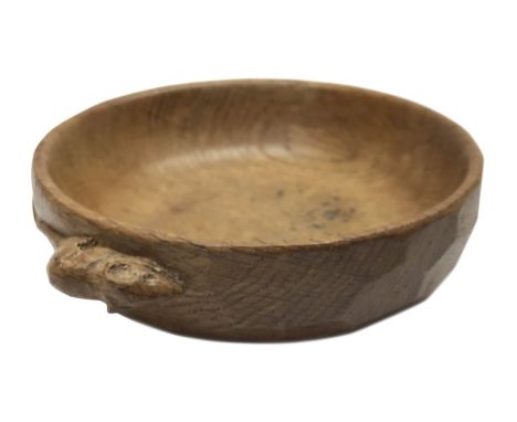 'Mouseman' small oak nut bowl by Robert Thompson of Kilburn, D14.8cm - Condition Report 