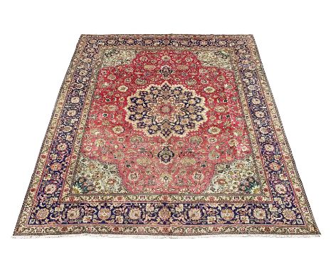 Persian Kashan rug carpet, pale red ground field with overall stylised foliate design, decorated with floral central medallio