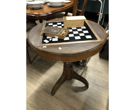 ANTIQUE VICTORIAN TRIPOD TABLE WITH APPLIED CHESS BOARD CHESS SET AND DRAUGHTS SET INCLUDED