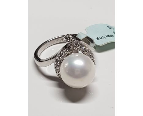 UNWORN 925 STERLING SILVER AND PEARL RING SIZE P1/2 GROSS WEIGHT 5.4G