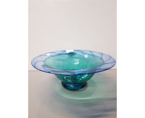 ART GLASS CENTRE BOWL BY ROBIN SMITH AND JEFF WALKER