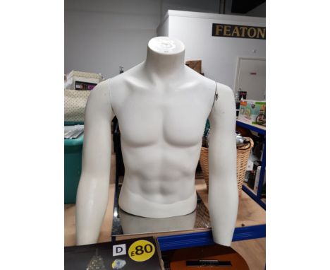 SHOP DISPLAY HALF MANNEQUIN