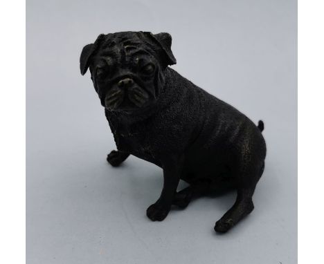 SKULPTUR: "Mops", in Art einer Wiener Bronze, Bronze, braun patiniert und mit Gießeremblem "Bronze Garantie Paris J. B. Depos