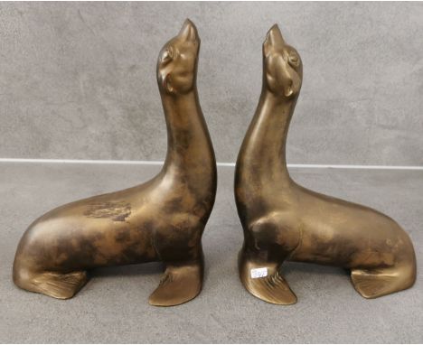 PAAR ART DÉCO - SKULPTUREN: "Seehunde", Bronze - Gelbguss, um 1920, vollplastisch und in leichter Stilisierung gearbeitet. H.