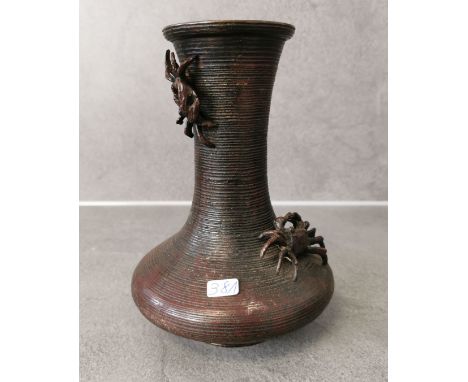 VASE MIT KREBSEN, Japan, Meiji-Periode, Bronze, rot-braun patiniert, ungemarkt. Rundstand, gebauchte und gedrückte untere Wan