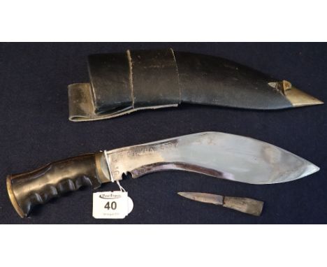 Gorkha Army kukri knife 'Gorkha 330' in fitted scabbard, missing one smaller knife. (B.P. 24% incl. VAT)