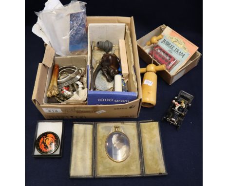 Box of oddments and trinkets, portrait miniature in case (print), corkscrew, diecast car etc. (B.P. 24% incl. VAT)