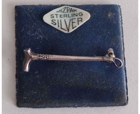 A 20th century Mizpah silver brooch, in the form of a riding whip