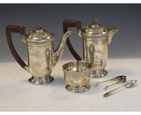Pair of George V silver hot water jugs, each with brown Bakelite handle, Birmingham 1934, together with a matching silver sug