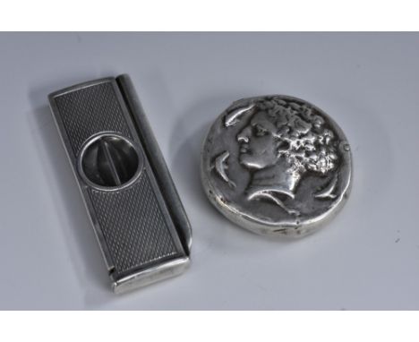 An early 20th century sterling silver novelty vesta case, after an ancient coin, hinged cover, 3.5cm diam; a silver cigar pie