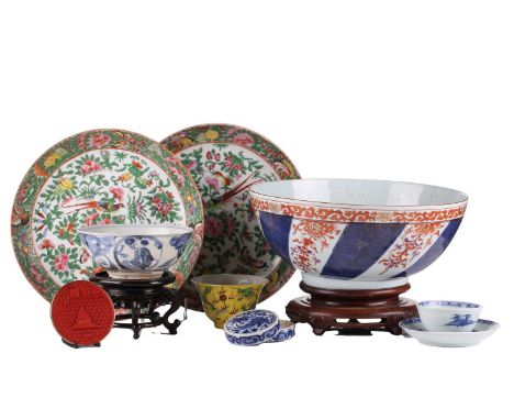 A Chinese blue &amp; white 'Nanking Cargo' tea bowl &amp; saucer, Qing, 18th century, a Chinese imari bowl on wood stand, 26.