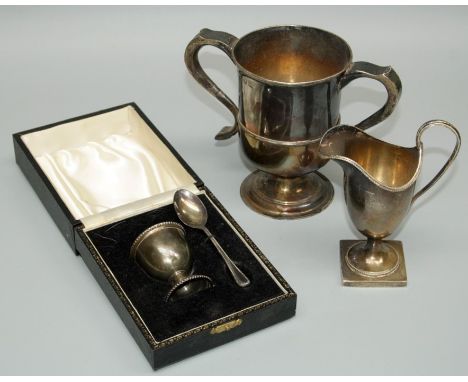 A silver loving cup, Newcastle 1835, makers mark rubbed, 13.5cm, together with a silver helmet shape cream and a cased silver