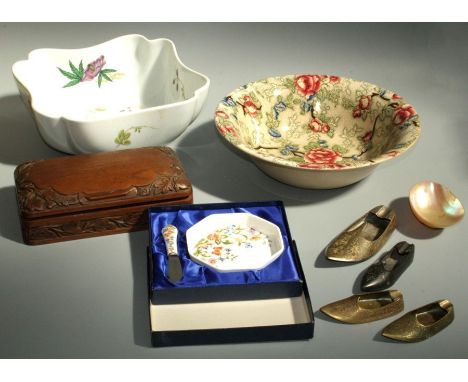 A mixed lot, to include Middle Eastern brass and other slipper ashtrays, Limoges bowl, shop scales and weights, paraffin lamp