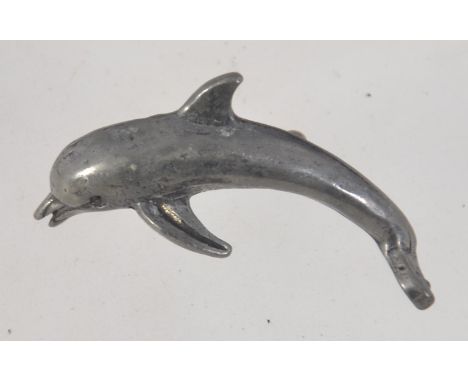A vintage figuaral pewter brooch pin in the form of a dolphin with roller clasp. Measures 4.5cms.