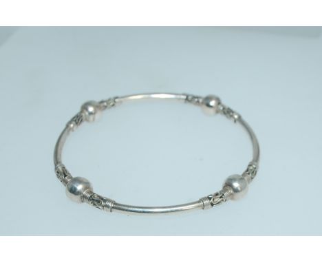 A 925 silver bangle with balanese and ball decoration. Weight 12.5g. Measures 7cms  diam. Marked 925.