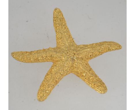 A vintage signed gold tone figural brooch in the form of a starfish with texture body and roller clip clasp. Measures 6 cms.
