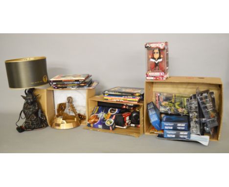 A mixed group of mainly Sci-Fi related items, some packaged, including Dr Who, Star Trek, Star Wars etc,. This lot contains a